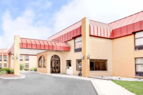  Days Inn & Suites by Wyndham Kalamazoo  Каламазу